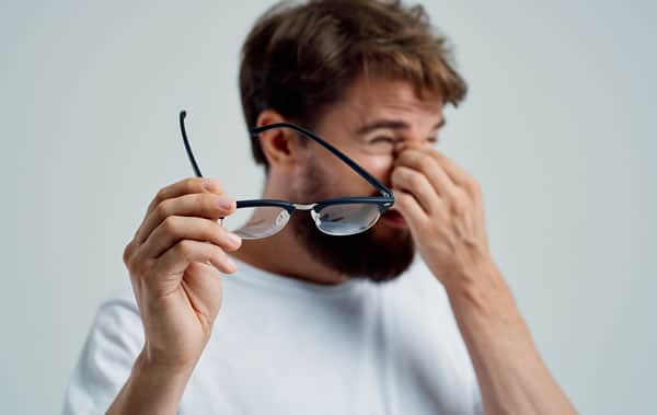 Peut-on opérer les 2 yeux en même temps